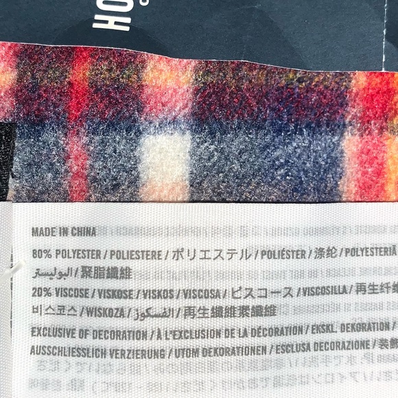 Hollister OS red, white & blue plaid soft Polyester/Viscose blend fringed scarf - Picture 11 of 16